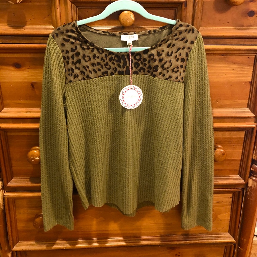 NWT Umgee • army green and cheetah top • size m